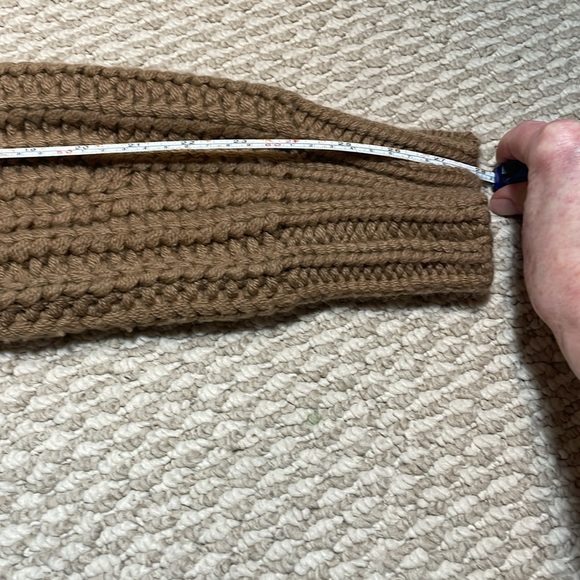 Vince chunky knit turtleneck sweater, wool & cashmere, camel color sz medium - Picture 11 of 11